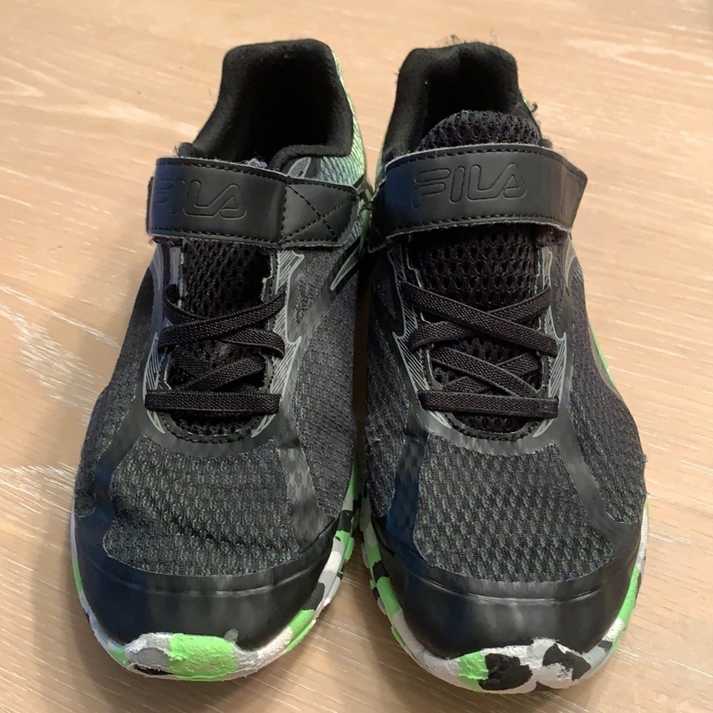 Men’s/ boys FILA sneakers with Velcro show wear